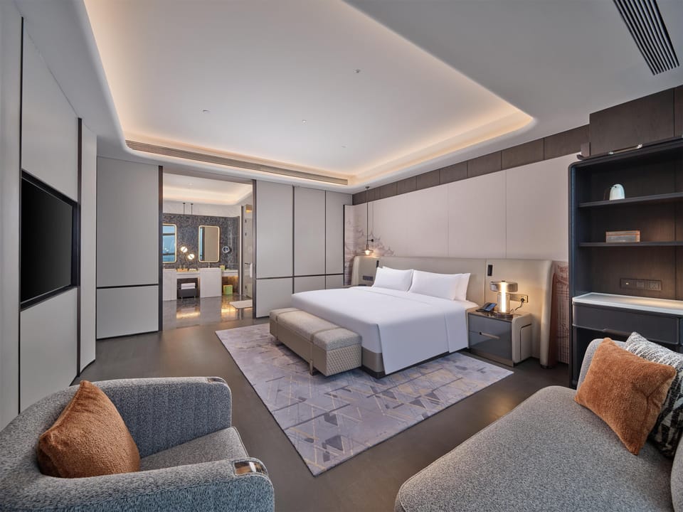 Presidential Suite, 1 King Bed | Down comforters, minibar, desk, iron/ironing board