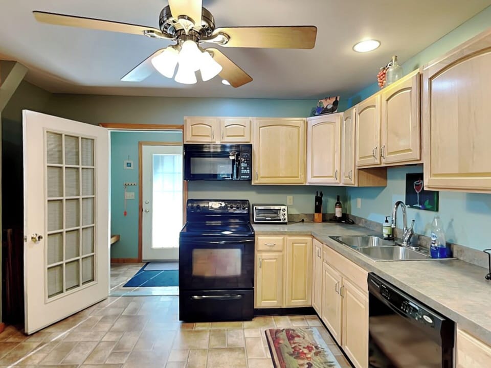 House (3 Bedrooms) | Property amenity