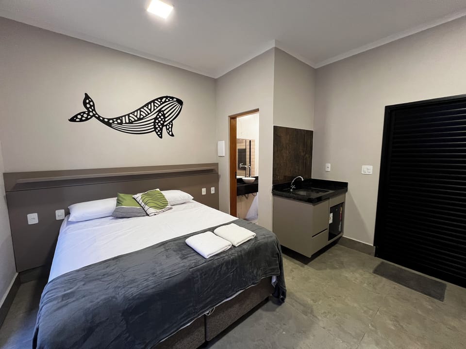 Comfort Room | Desk, iron/ironing board, free WiFi, bed sheets