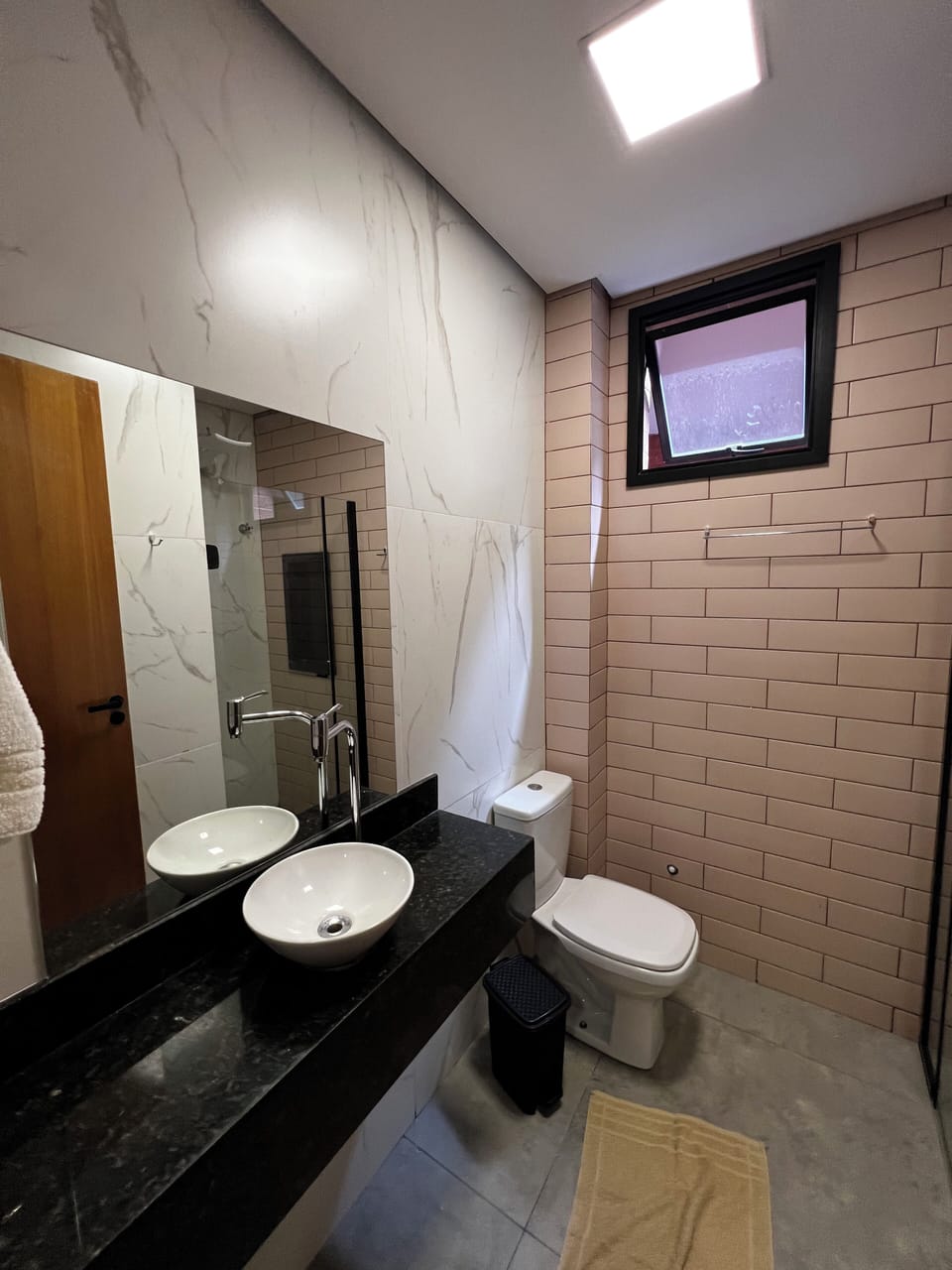 Comfort Room | Bathroom | Free toiletries, hair dryer, soap, shampoo
