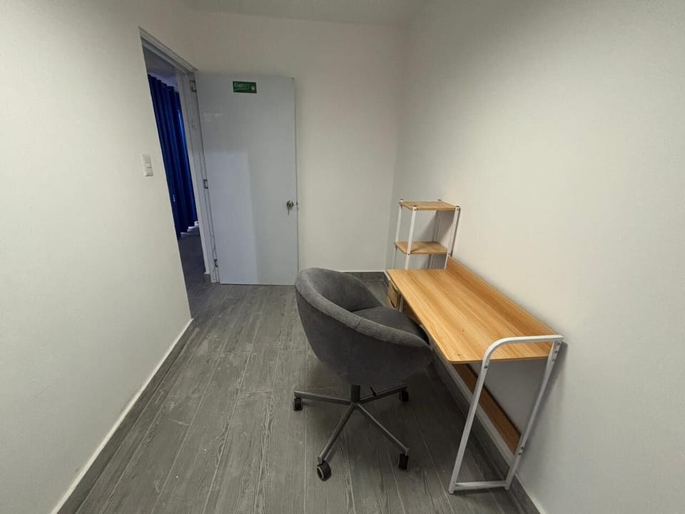 Deluxe Studio, City View | Living area