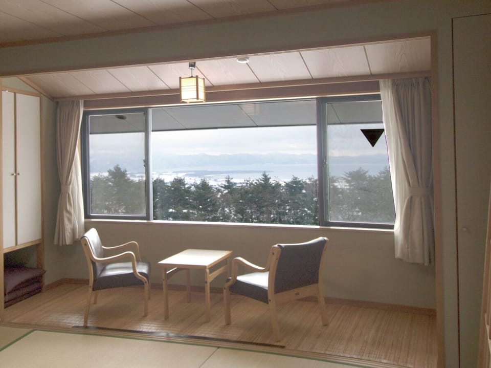 Basic Room, Non Smoking | Down comforters, free WiFi, bed sheets