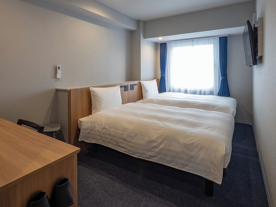 Laptop workspace, blackout drapes, iron/ironing board, free WiFi