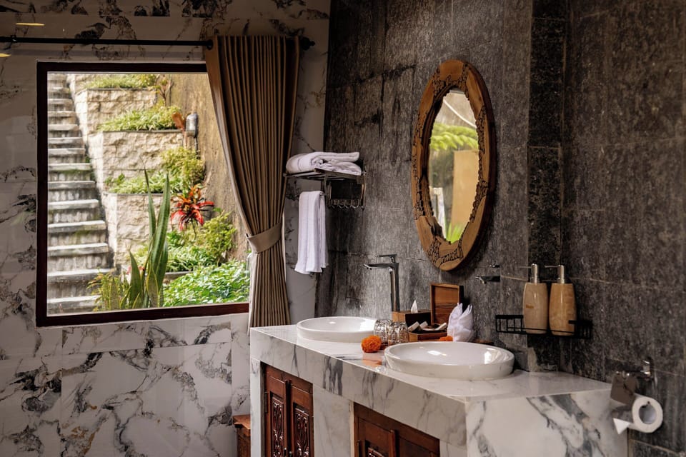 Grand Deluxe Campuhan Private Pool with Valley View | Bathroom | Rainfall showerhead, free toiletries, hair dryer, bathrobes