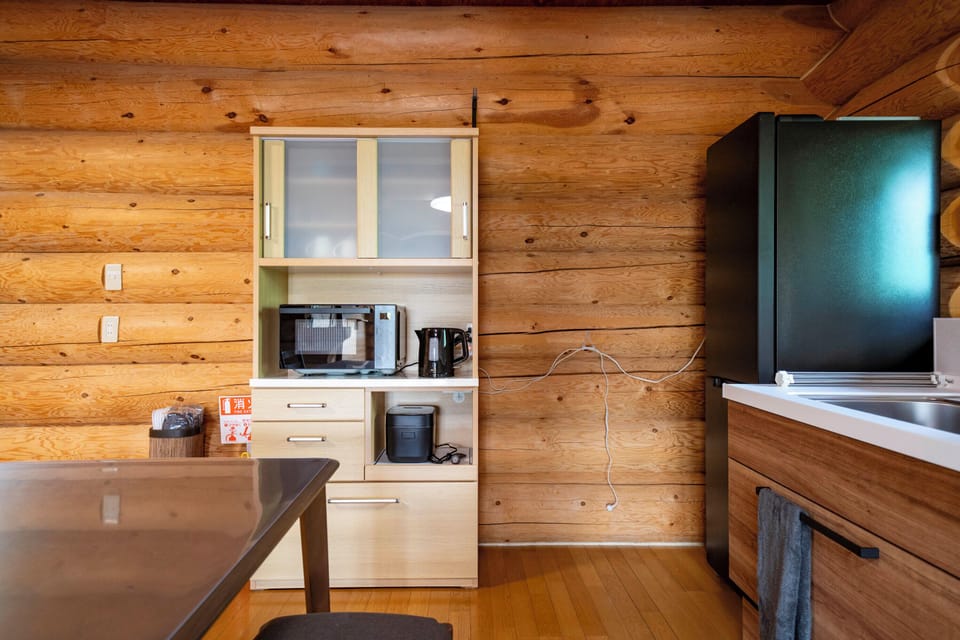 Full-size fridge, microwave, stovetop, electric kettle