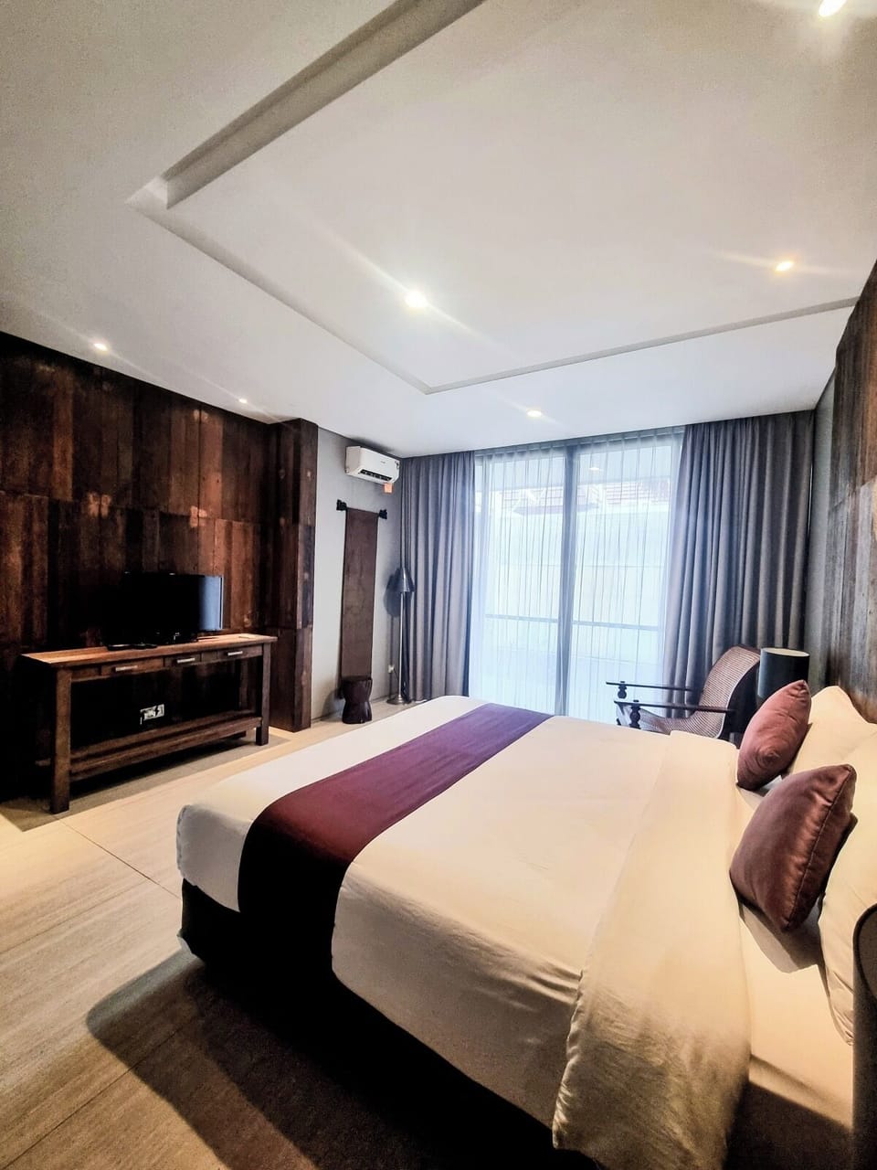 Luxury Villa, Balcony | Free WiFi, bed sheets