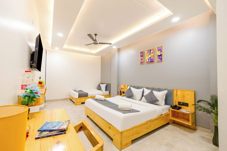 Family Room | Egyptian cotton sheets, premium bedding, down comforters, free minibar