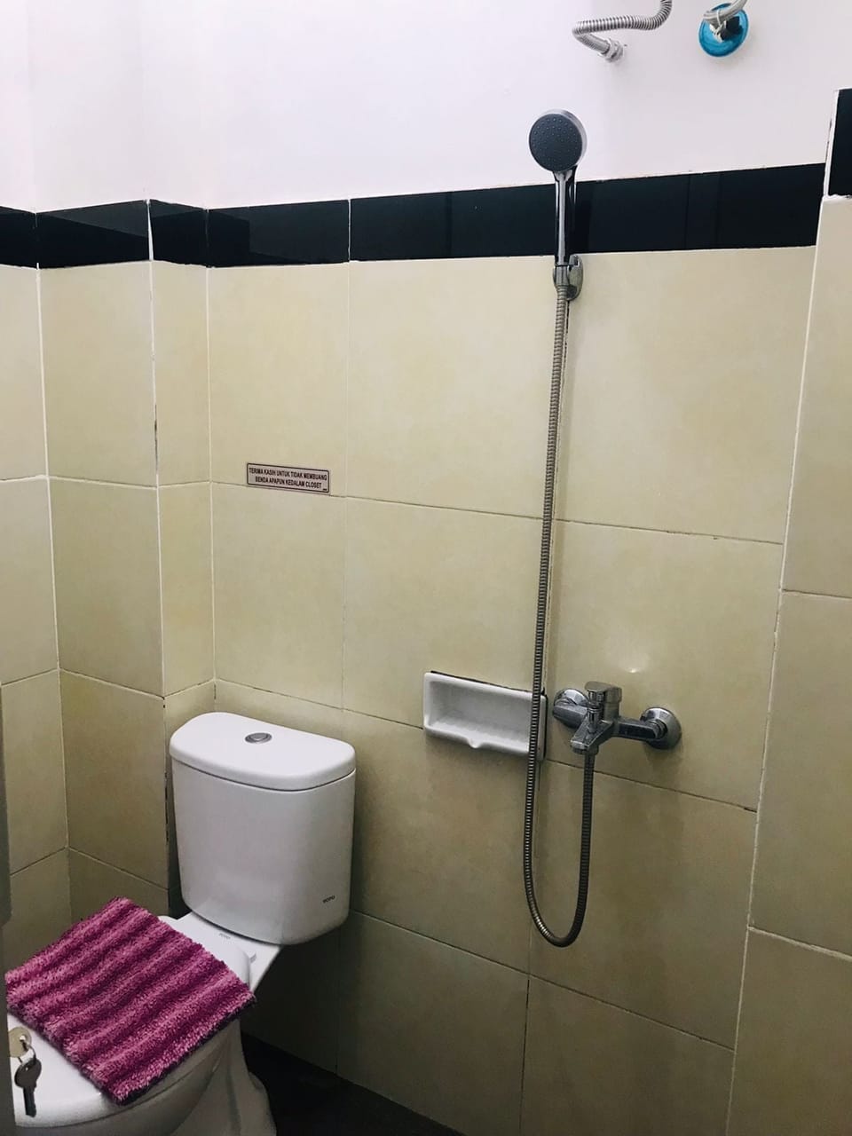 Standard Single Room | Bathroom | Shower, rainfall showerhead, free toiletries, bidet
