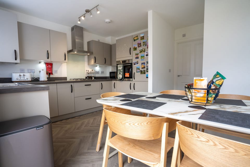 Cottage | Dining