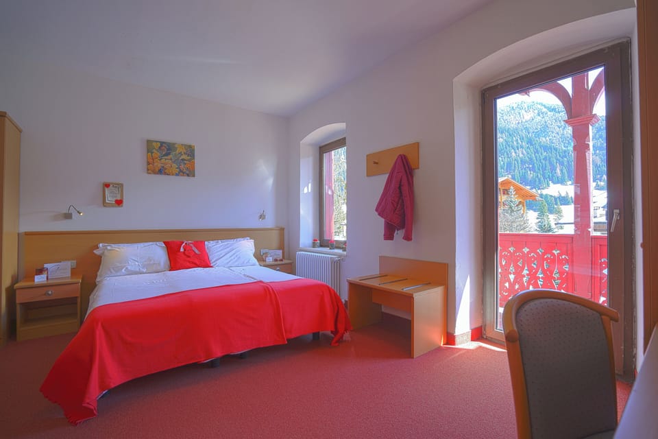 Double or Twin Room | Desk, bed sheets