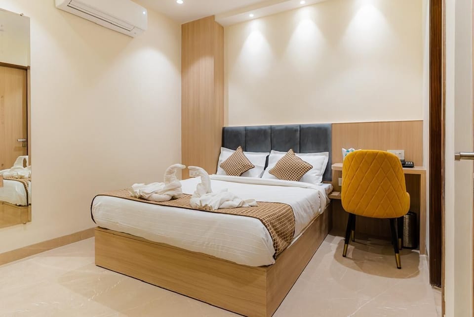 Classic Room | In-room safe, iron/ironing board, free WiFi