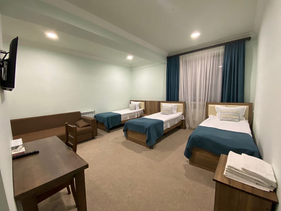 Triple Room | Hypo-allergenic bedding, desk, soundproofing, free wired internet