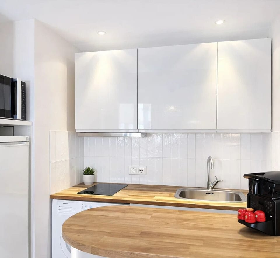 Superior Apartment, Courtyard View | Private kitchen | Espresso maker, electric kettle, toaster, freezer