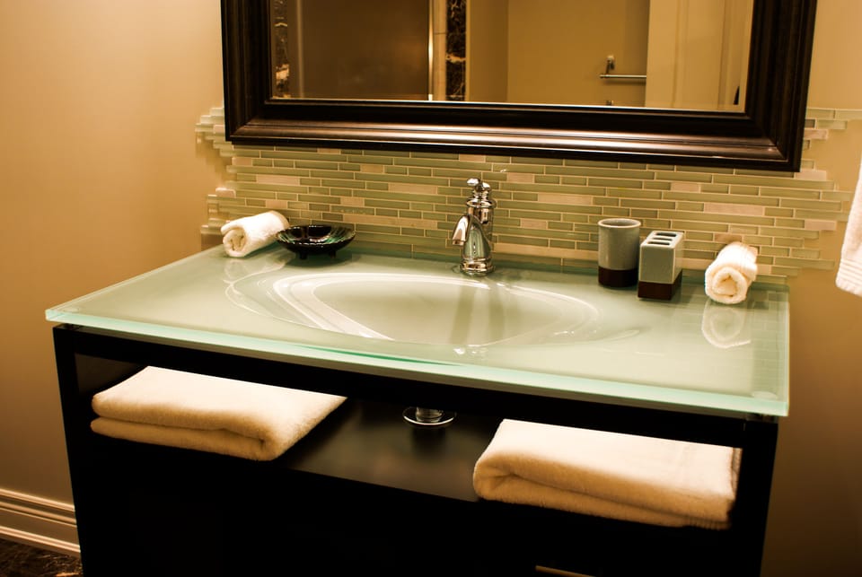 Presidential Room, 1 Queen Bed (The Hermitage) | Bathroom | Shower, free toiletries, towels