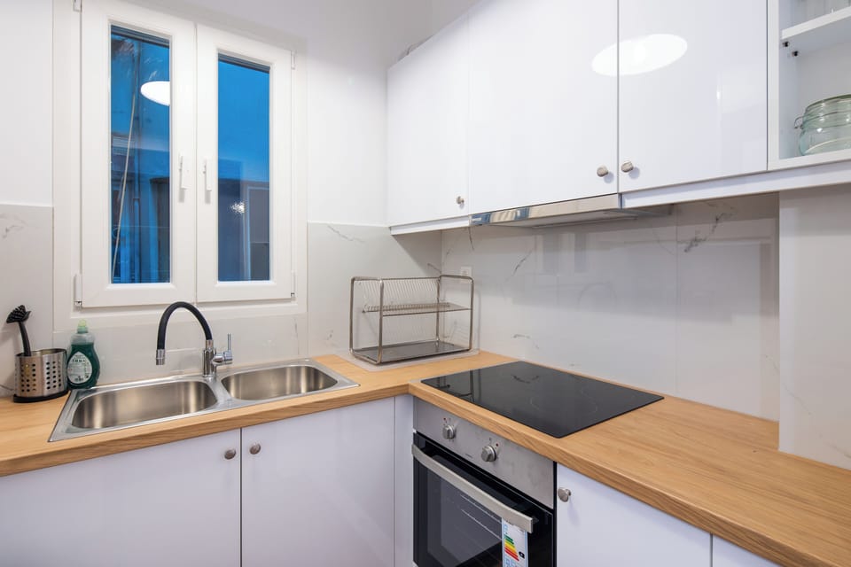 Apartment, 2 Bedrooms, Kitchen, City View | Private kitchen | Full-size fridge, microwave, oven, stovetop