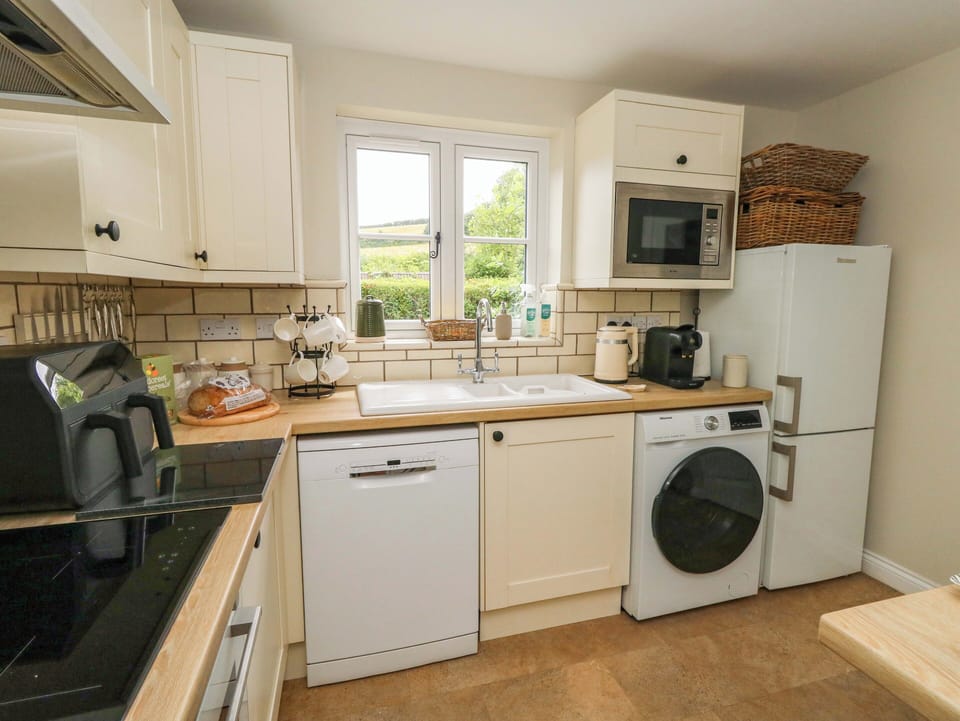 Fridge, microwave, dishwasher, toaster