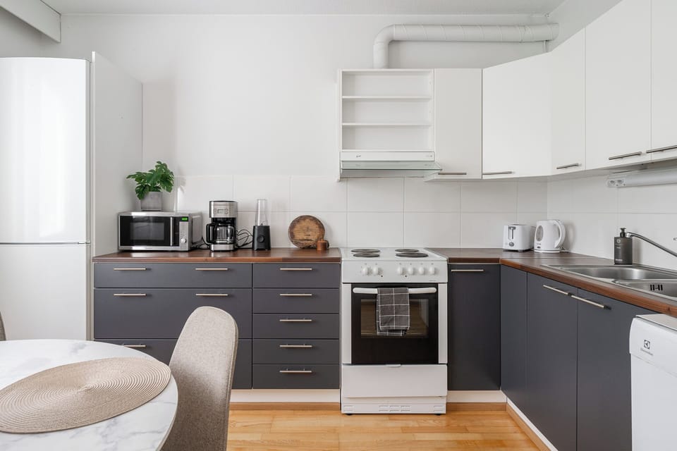 Basic Apartment, Balcony, Courtyard View | Private kitchen | Full-size fridge, microwave, oven, stovetop
