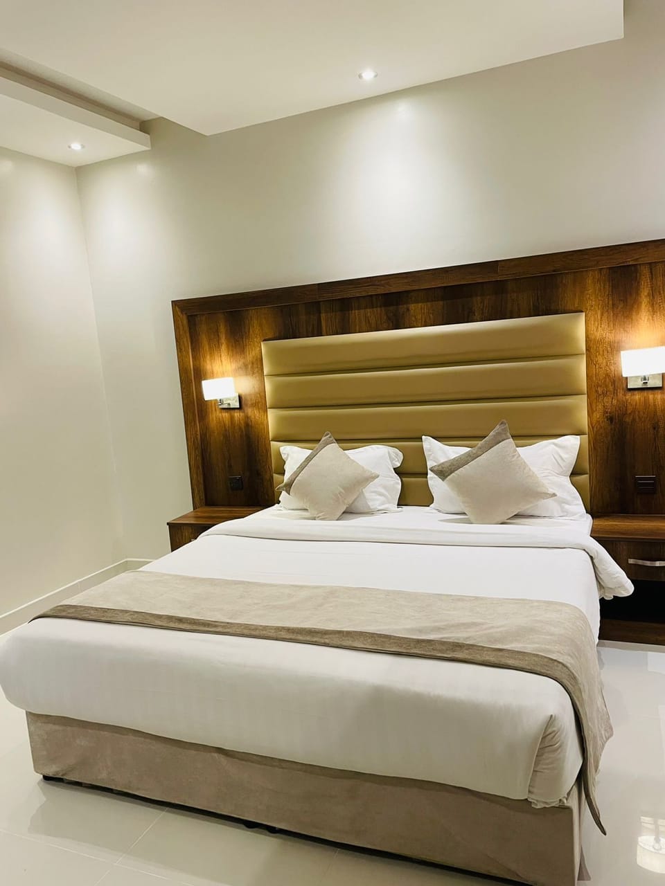 Room | Iron/ironing board, free WiFi