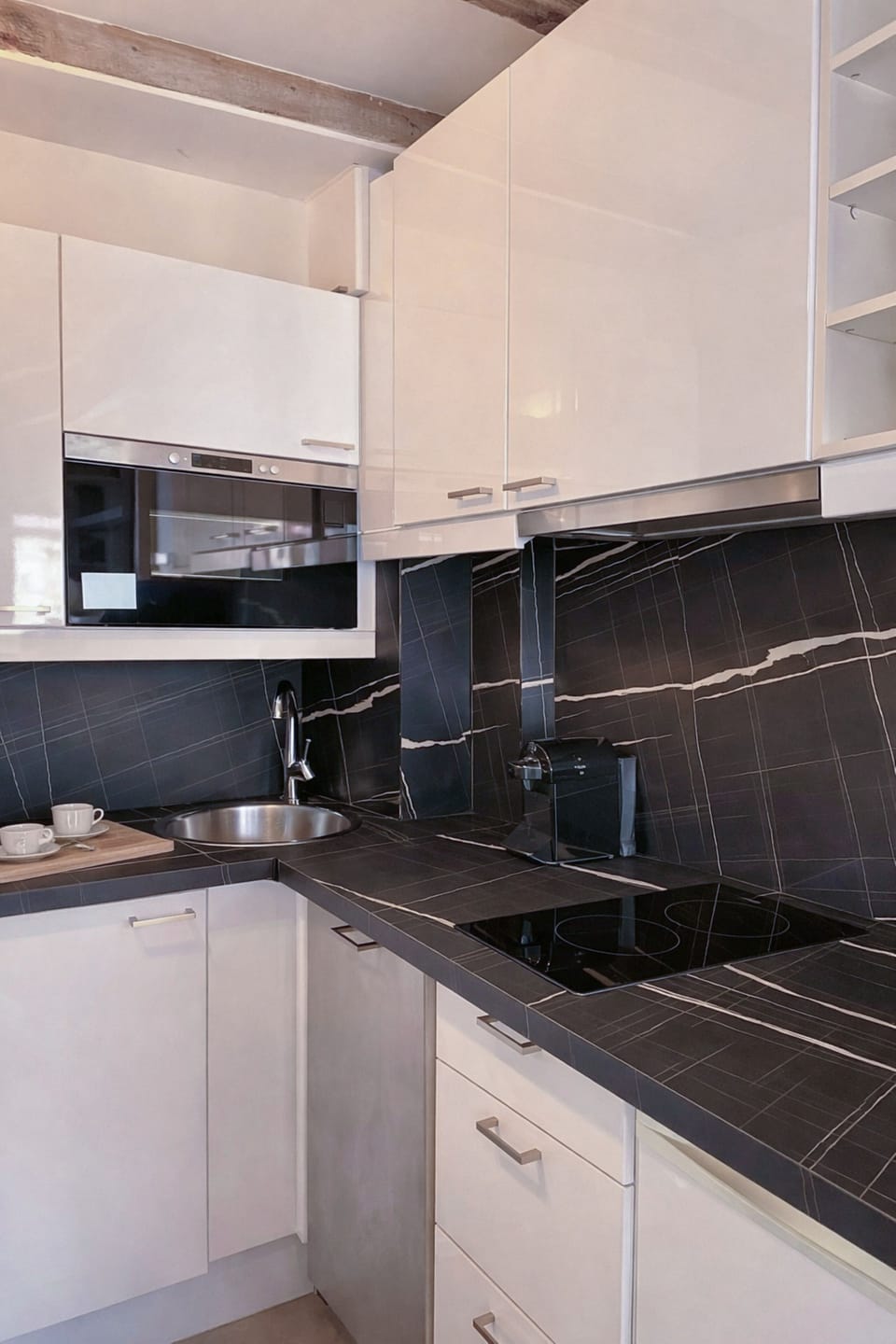 Superior Apartment, City View | Private kitchen | Espresso maker, electric kettle, toaster, freezer
