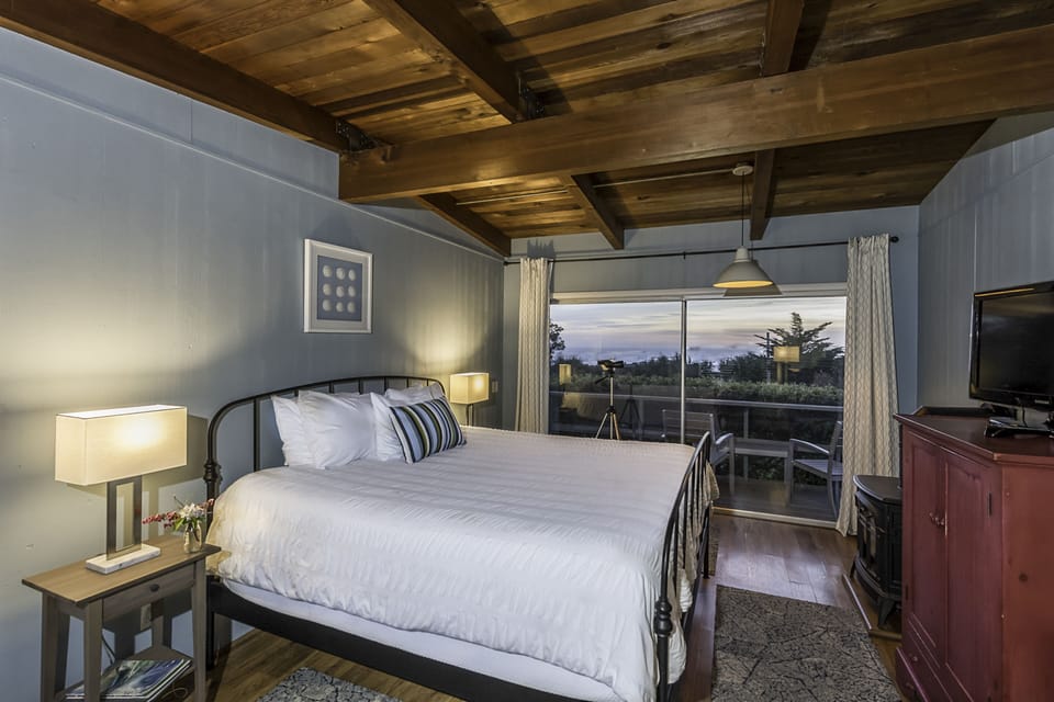 Van Damme Room | Iron/ironing board, free WiFi, bed sheets