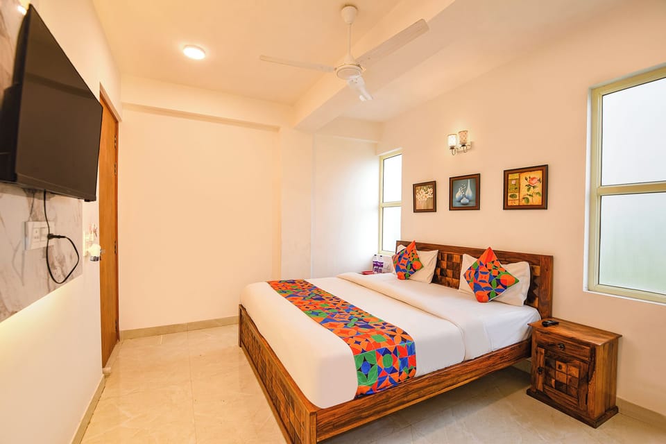 Egyptian cotton sheets, premium bedding, in-room safe, free WiFi