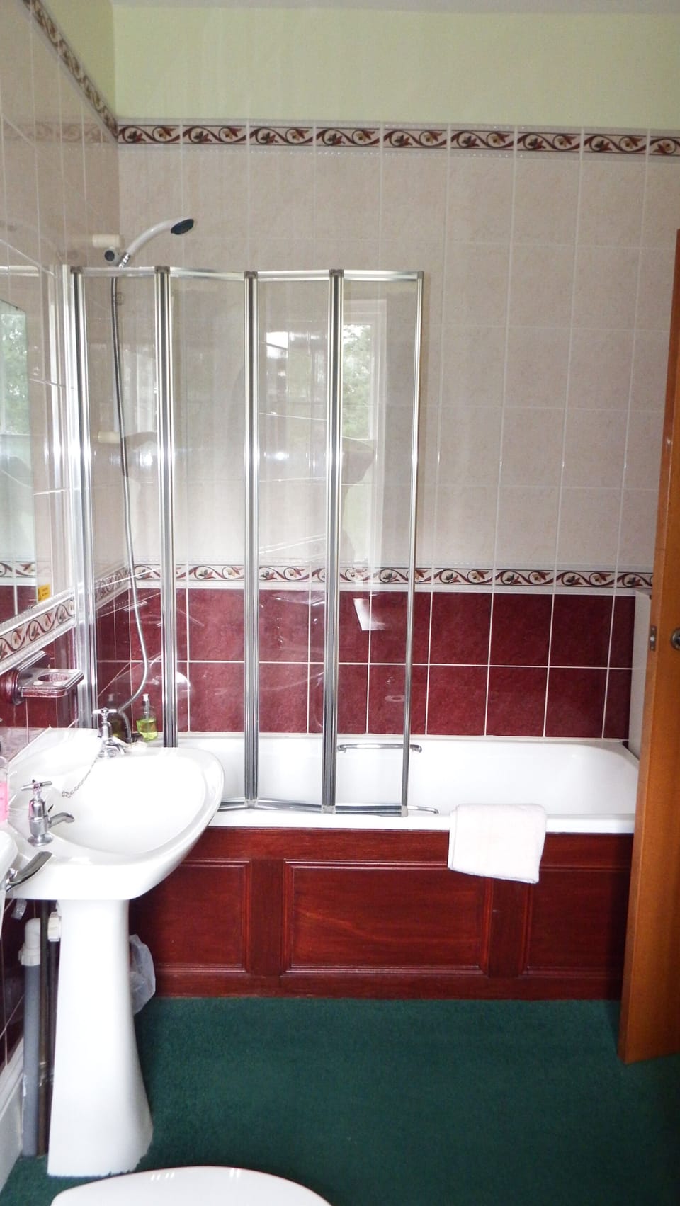 Family Suite, 1 Bedroom, Garden View (Buccleugh) | Bathroom | Shower, hair dryer, towels