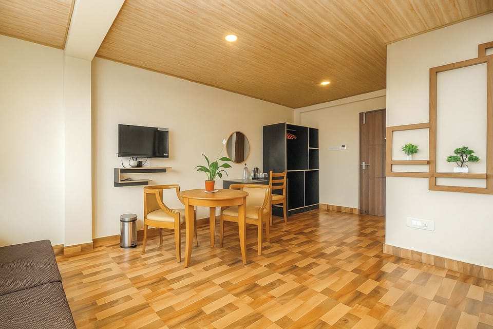 Deluxe Triple Room | In-room safe, laptop workspace, soundproofing, iron/ironing board