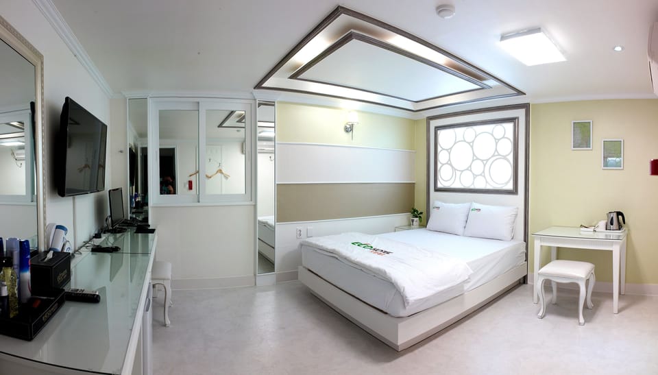 Double Room (2+ people extra charge 20,000 on site) | Free WiFi