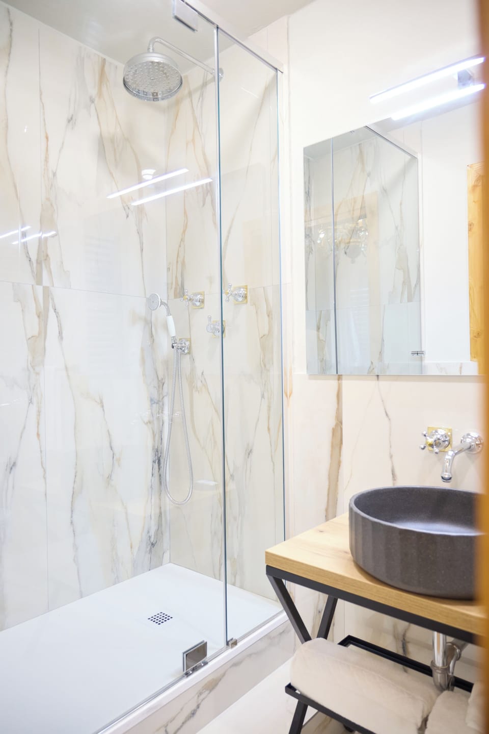 Standard Double Room | Bathroom | Shower, hair dryer, bidet, towels