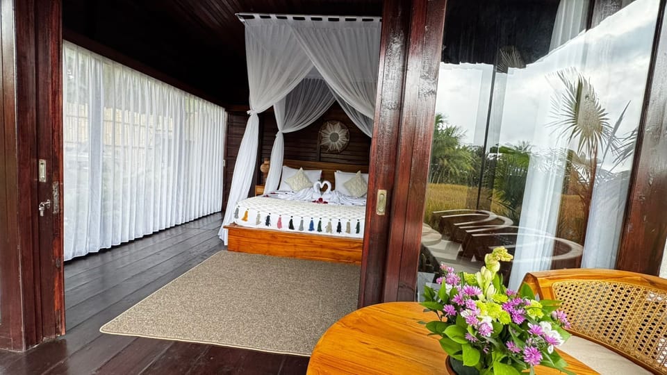 Suite, 1 King Bed | In-room safe, desk, free WiFi