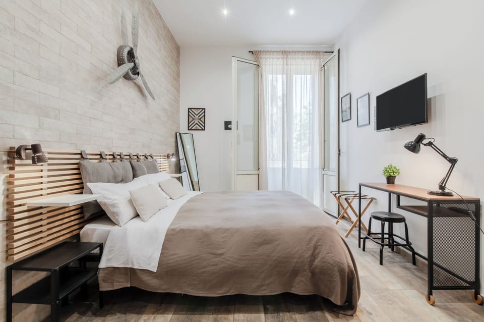 Comfort Room, Balcony | In-room safe, free WiFi, bed sheets