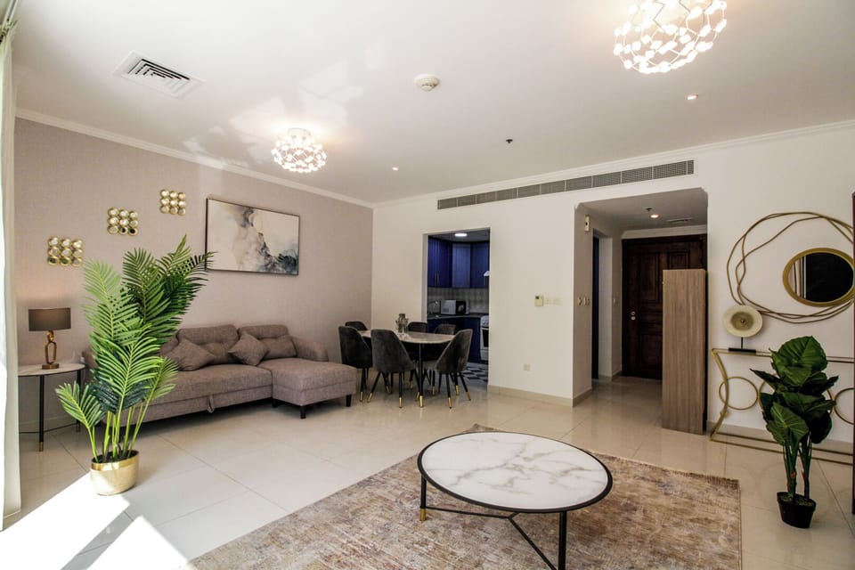 Deluxe Apartment, City View | Living room