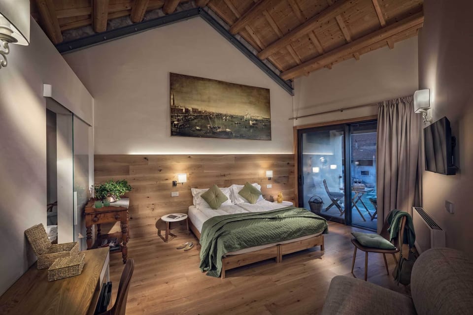 Superior Double or Twin Room, Balcony, Courtyard View | Premium bedding, down comforters, in-room safe, individually furnished