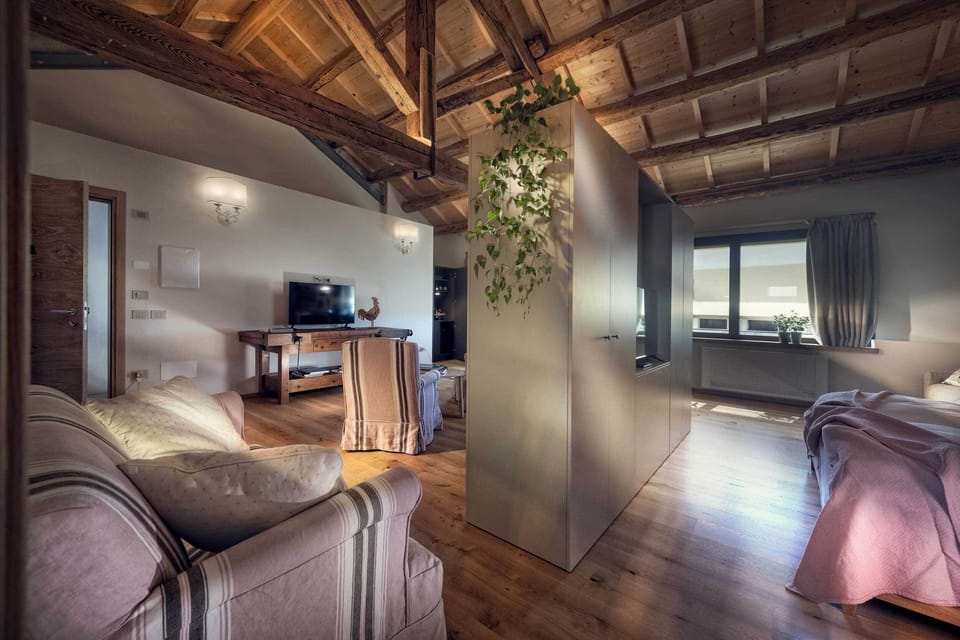 Suite, Mountain View | Premium bedding, down comforters, in-room safe, soundproofing