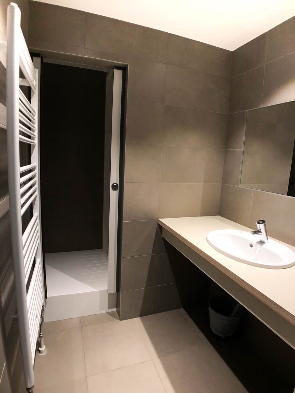 Shower, towels