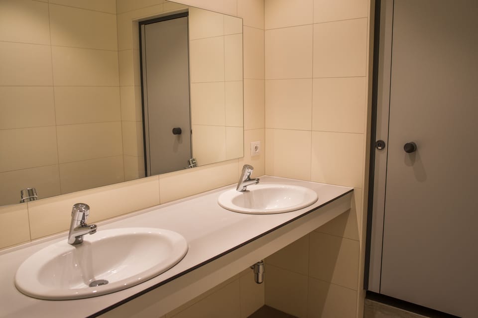 Bathroom sink