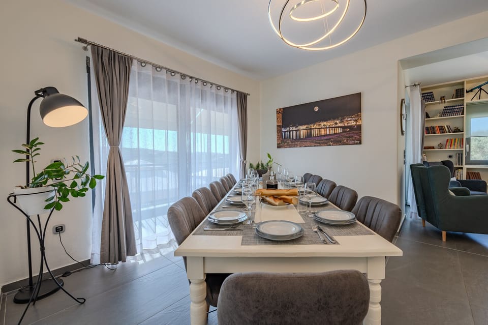 Villa, 5 Bedrooms, Private Pool, Sea View | In-room dining