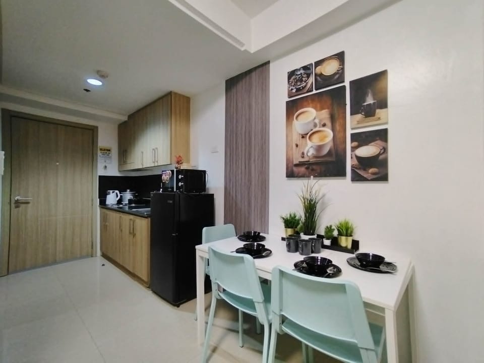 Family Condo, 2 Bedrooms, Balcony, Garden View | Private kitchen