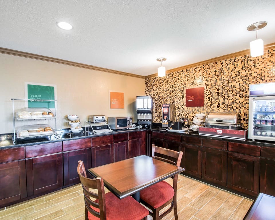 Free daily continental breakfast