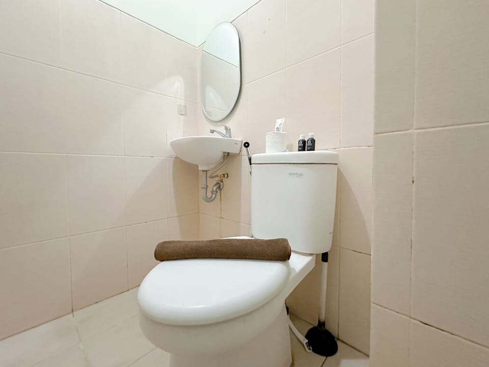 Standard Studio | Bathroom