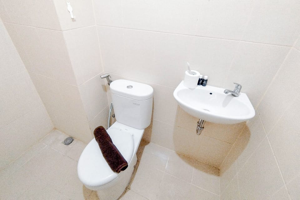 Standard Studio | Bathroom