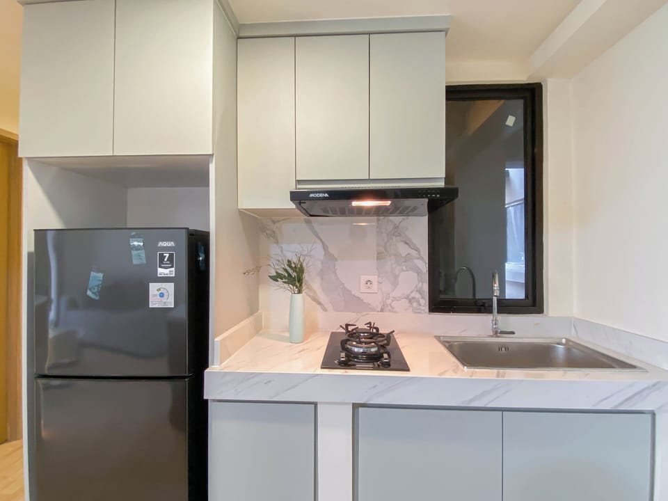 Standard Apartment | Private kitchen | Fridge, stovetop