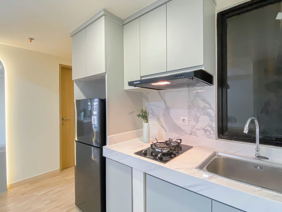 Standard Apartment | Private kitchen | Fridge, stovetop