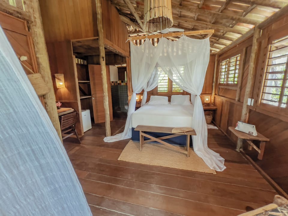 Minibar, free WiFi, bed sheets