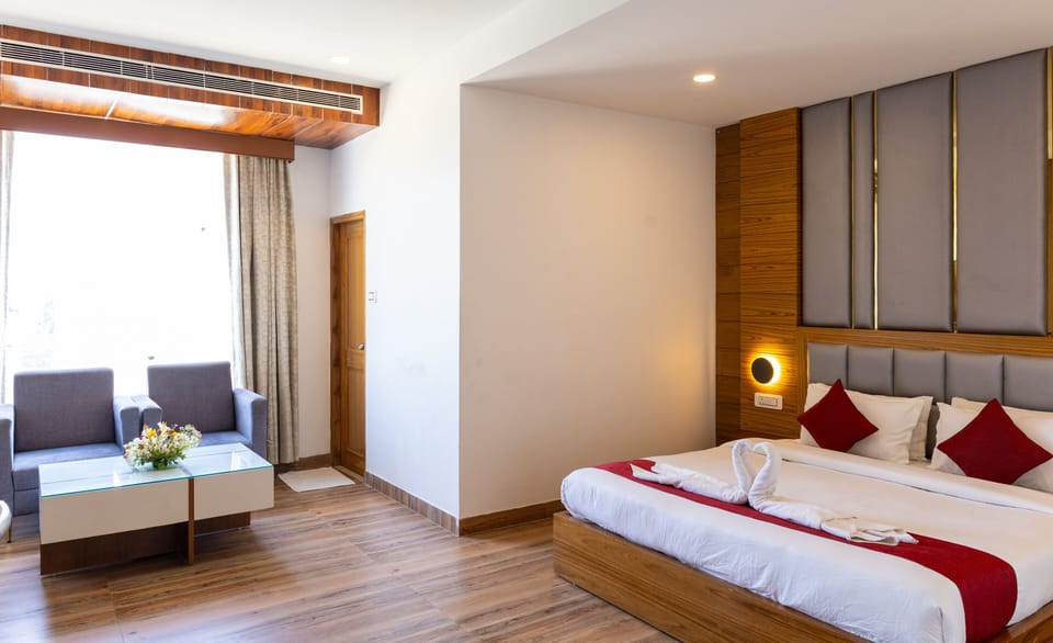 Executive Suite, City View | Desk, laptop workspace, blackout drapes, iron/ironing board