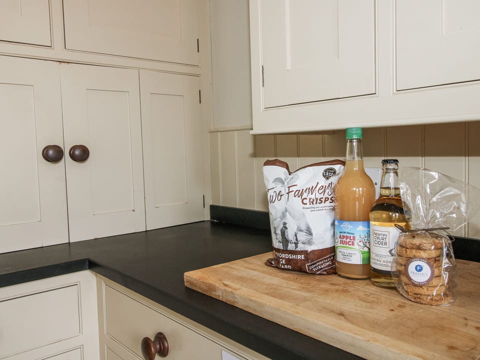 Cottage | Food and drink