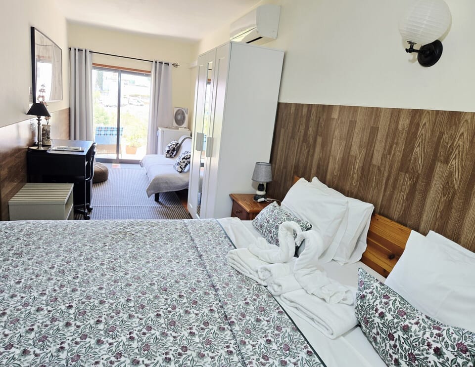 Superior Suite, Ensuite, Garden View | In-room safe, desk, laptop workspace, free WiFi