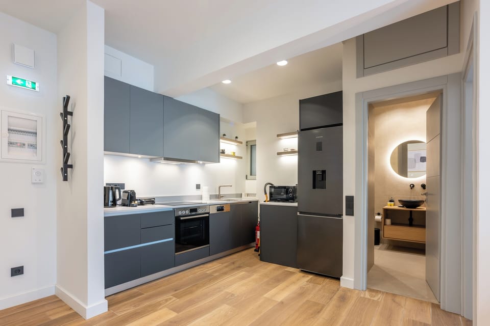 Deluxe Apartment, Balcony, City View | Private kitchen | Full-size fridge, microwave, oven, stovetop