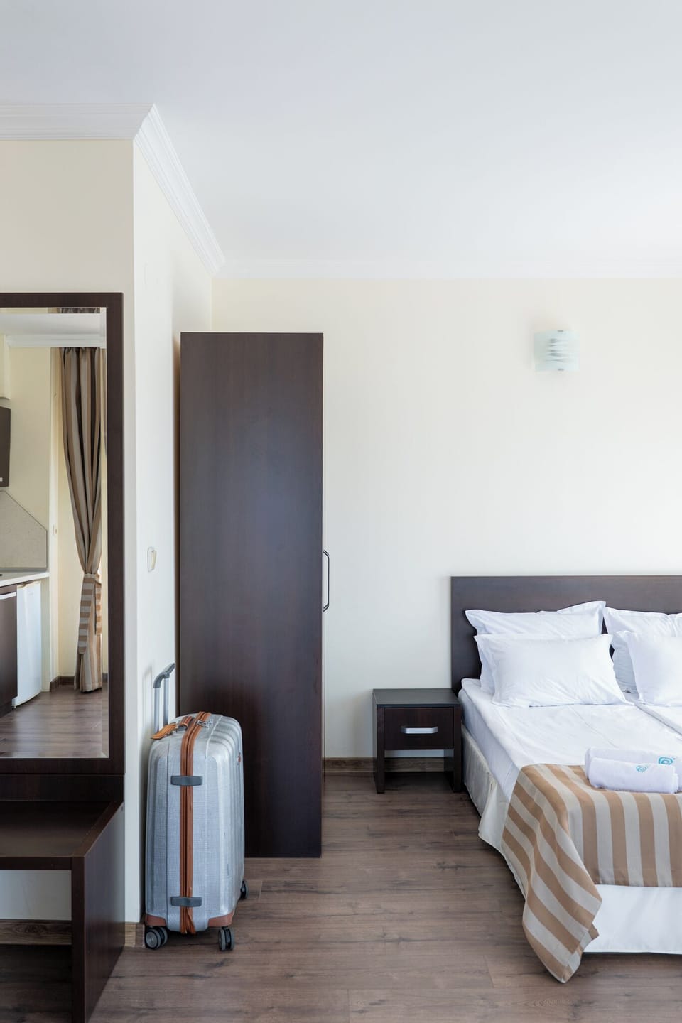 Studio | Cribs (free), bed sheets
