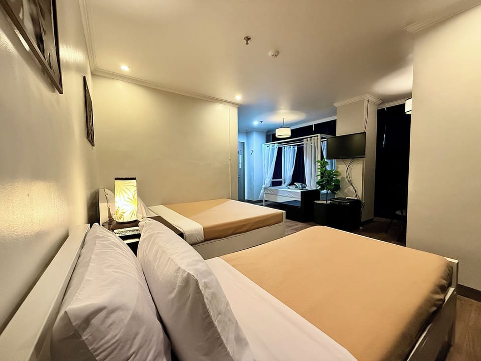 Basic Triple Room, Non Smoking | Desk